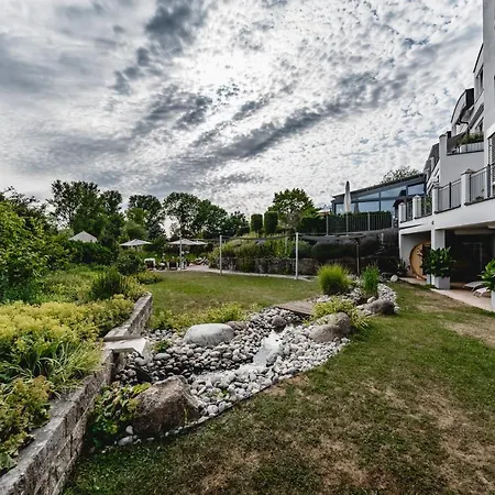 Landhotel Hotell 4*