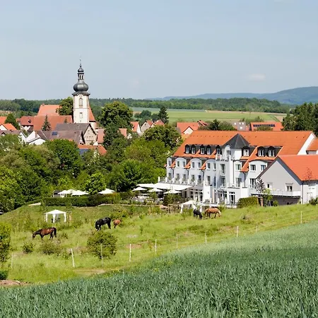 Landhotel Hotell 4*